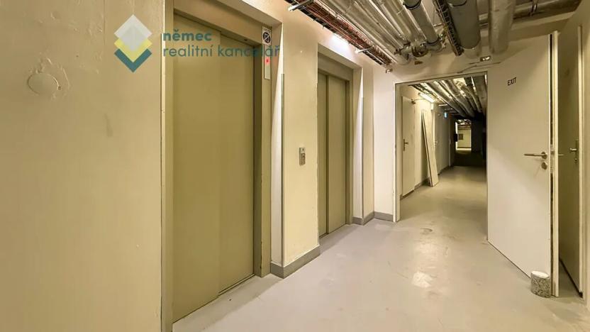 Pronájem skladu, Praha - Střížkov, Děčínská, 2 m2