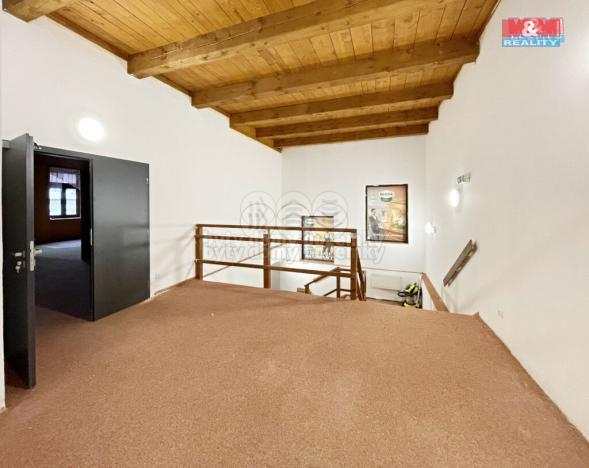 Pronájem restaurace, Hlinsko, Poděbradovo náměstí, 350 m2