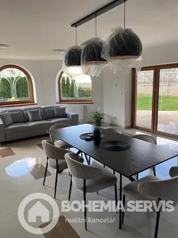 Prodej vily, Staré Hradiště, 290 m2