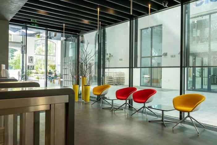 Pronájem kanceláře, Praha - Karlín, Pernerova, 590 m2