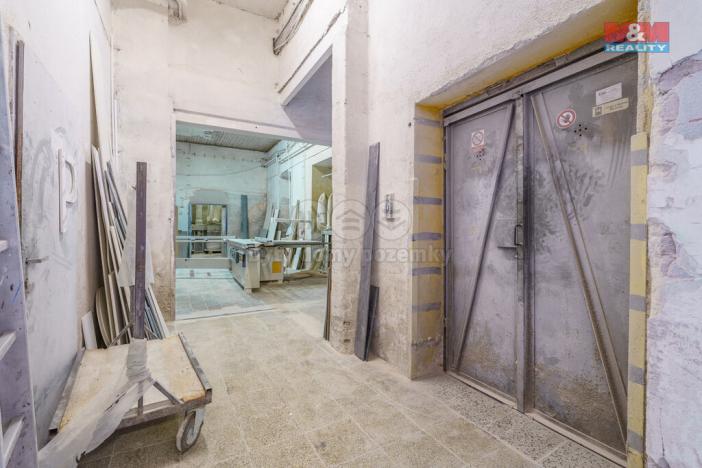 Prodej výrobních prostor, Karlovy Vary - Rybáře, Sokolovská, 2100 m2