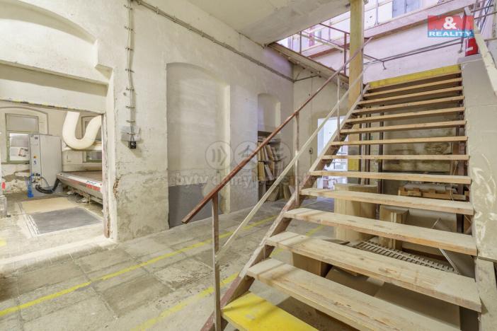 Prodej výrobních prostor, Karlovy Vary - Rybáře, Sokolovská, 2100 m2