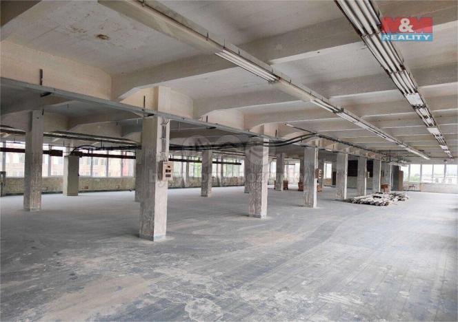 Pronájem obchodního prostoru, Varnsdorf, Bratislavská, 700 m2