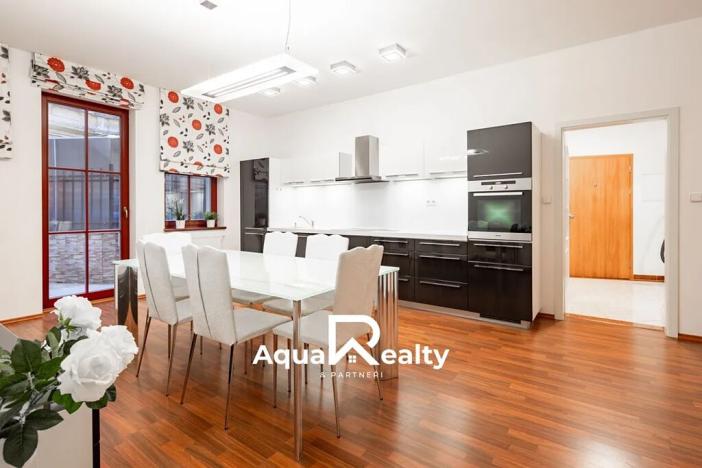 Prodej bytu 3+1, Karlovy Vary, Zámecký vrch, 99 m2