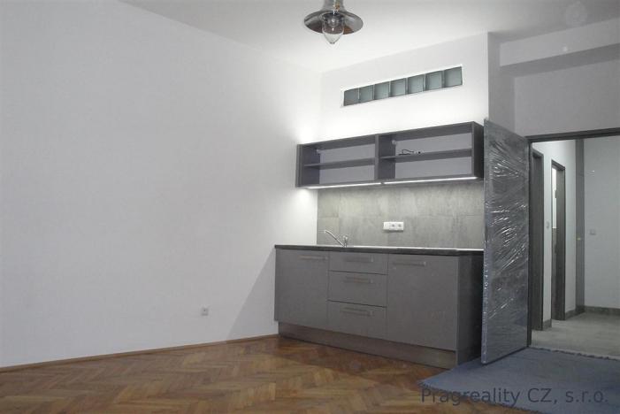 Pronájem bytu 1+kk, Praha - Vinohrady, Záhřebská, 34 m2