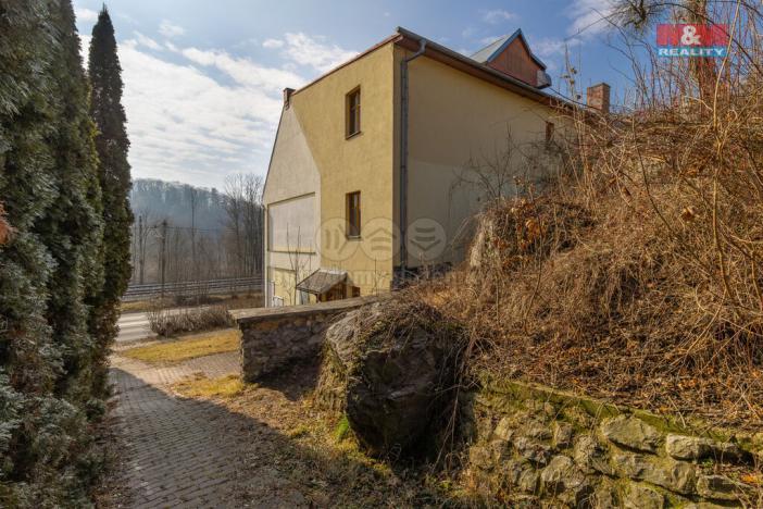 Prodej obchodního prostoru, Černotín, 2100 m2