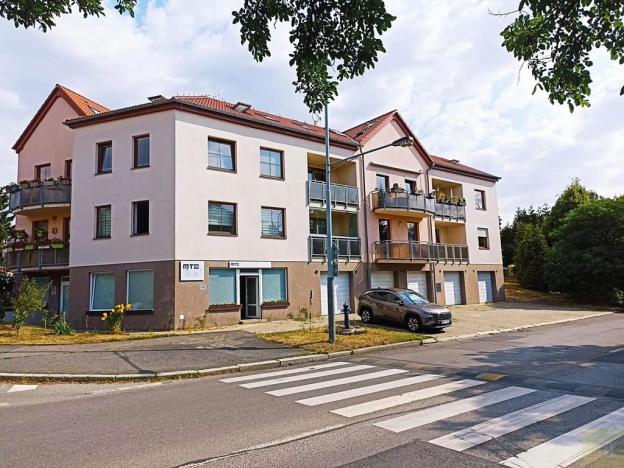 Pronájem bytu 2+kk, Praha - Stodůlky, náměstí Na Lužinách, 62 m2