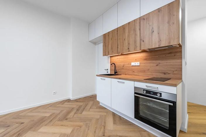 Pronájem bytu 1+kk, Praha - Vršovice, Karpatská, 29 m2