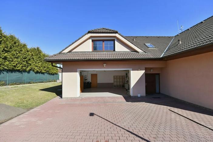 Prodej rodinného domu, Horoměřice, 350 m2