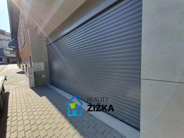 Pronájem garážového stání, Brno, Burianovo náměstí, 15 m2