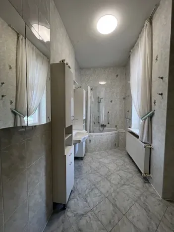 Prodej bytu 3+kk, Karlovy Vary, Poděbradská, 105 m2