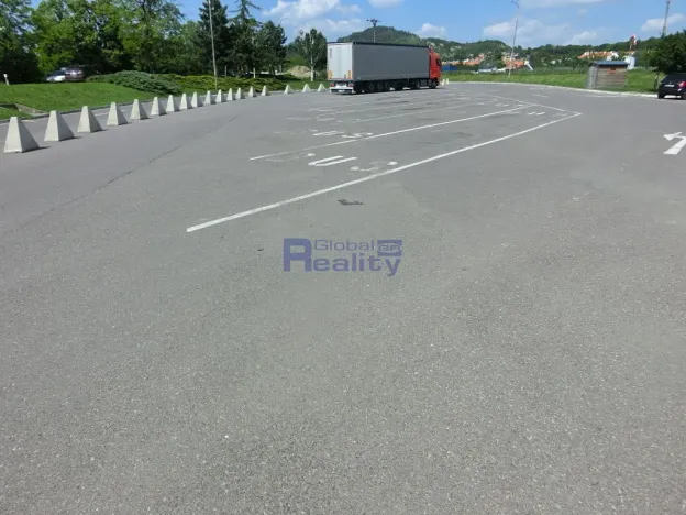 Prodej komerčního pozemku, Mikulov, 27250 m2