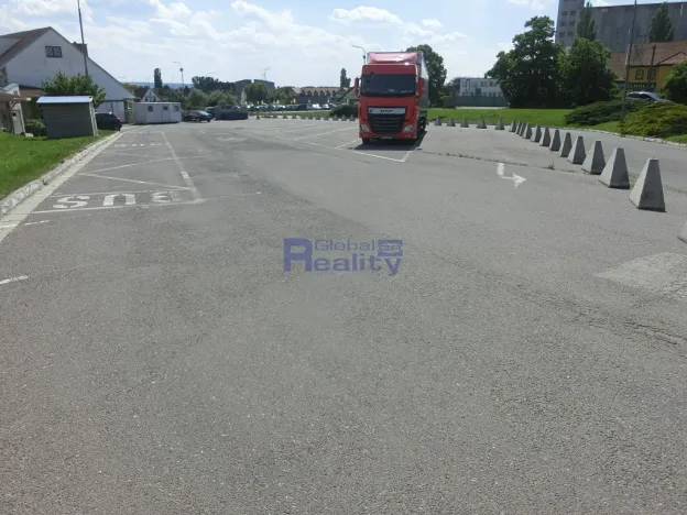 Prodej komerčního pozemku, Mikulov, 27250 m2