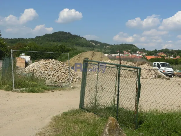 Prodej komerčního pozemku, Mikulov, 27250 m2