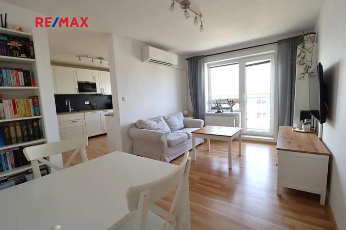 Prodej bytu 3+1, Milovice, Spojovací, 74 m2