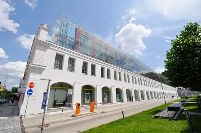 Pronájem kanceláře, Praha - Karlín, Křižíkova, 1420 m2