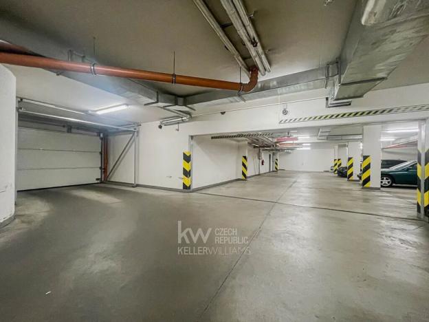 Prodej garážového stání, Praha - Kunratice, Merhoutova, 12 m2