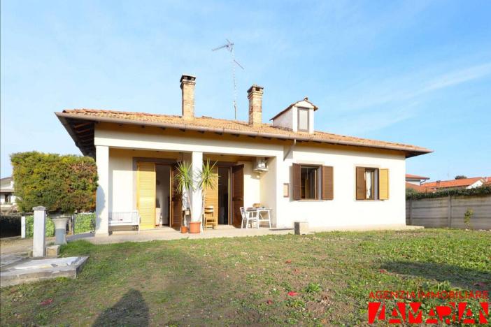 Prodej domu, Via Comugne, San Michele a Tagliamento, Friuli-venezia-giulia, Itálie, 226 m2