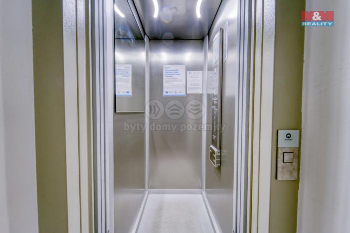 Pronájem kanceláře, Plzeň, Hálkova, 786 m2