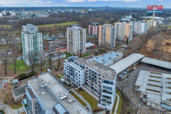 Pronájem garážového stání, Pardubice - Zelené Předměstí, nábřeží Závodu míru, 13 m2