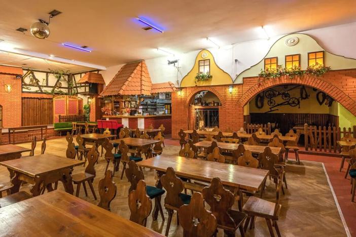 Prodej restaurace, Kladno, Štefánikova, 592 m2