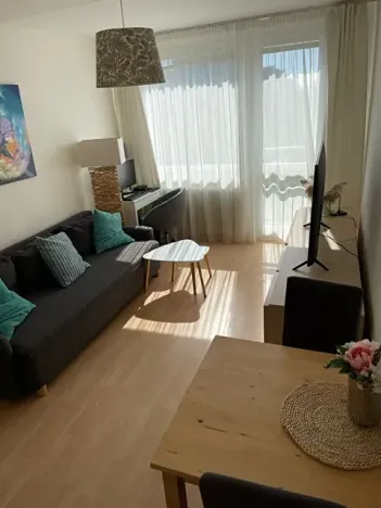Pronájem bytu 2+kk, Praha - Kobylisy, Famfulíkova, 44 m2