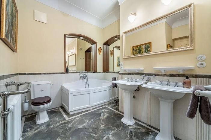 Pronájem bytu 3+1, Praha - Malá Strana, U lužického semináře, 111 m2