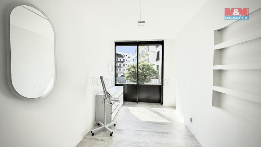 Pronájem obchodního prostoru, Praha - Modřany, Československého exilu, 18 m2