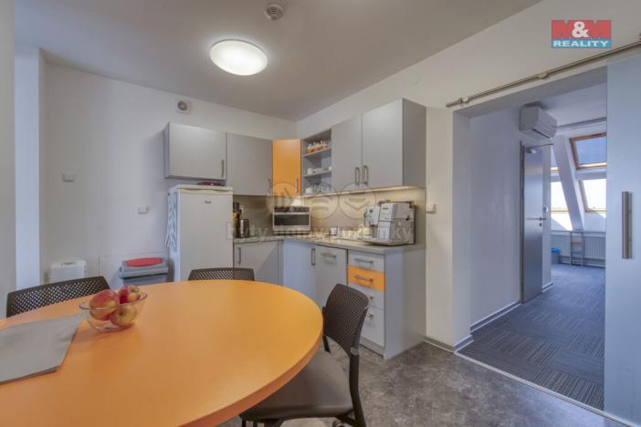 Pronájem kanceláře, Plzeň, Klatovská třída, 182 m2