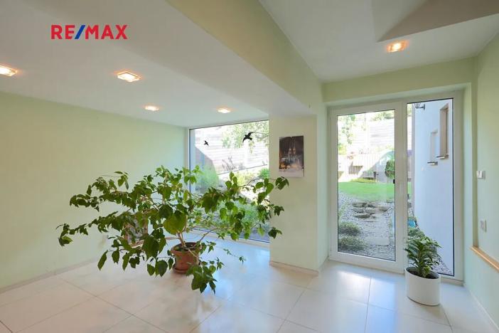 Prodej rodinného domu, Lomnice, 298 m2