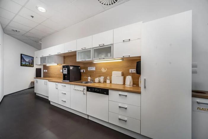 Pronájem kanceláře, Praha - Libeň, Českomoravská, 1638 m2