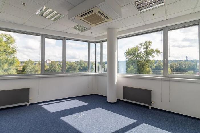 Pronájem kanceláře, Praha - Holešovice, Jankovcova, 478 m2