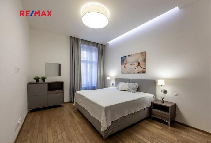 Prodej bytu 2+kk, Praha - Staré Město, Křižovnická, 71 m2