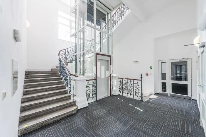 Pronájem kanceláře, Praha - Karlín, Sokolovská, 554 m2