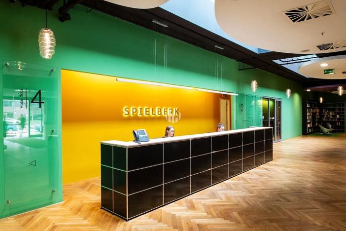 Pronájem kanceláře, Brno, Holandská, 1233 m2