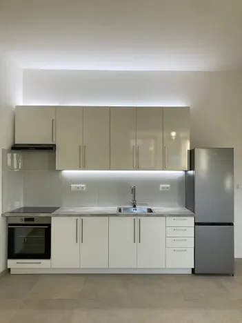 Pronájem bytu 1+kk, Praha - Košíře, Vrchlického, 35 m2
