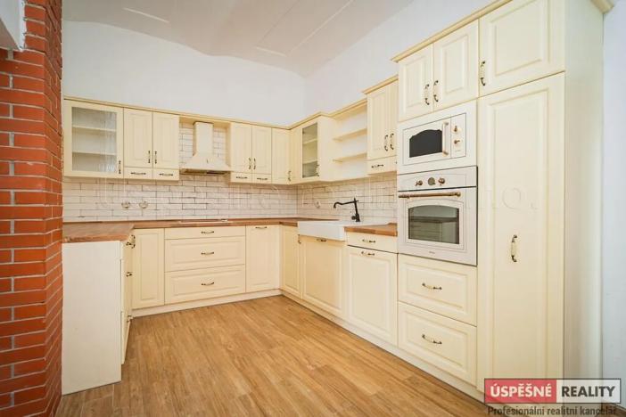 Prodej rodinného domu, Chožov, 737 m2