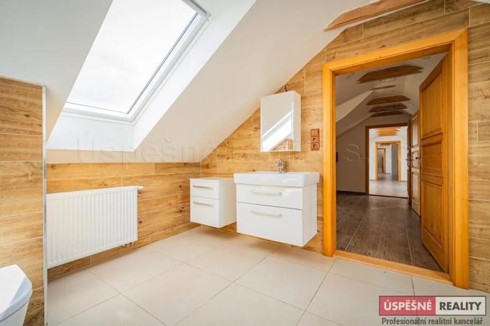 Prodej rodinného domu, Chožov, 737 m2