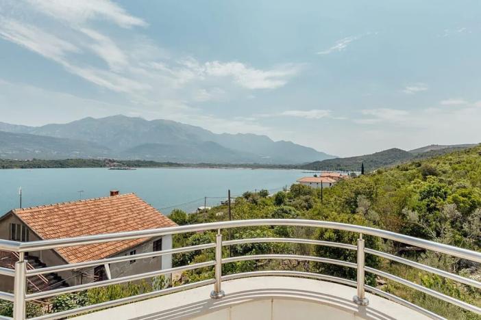 Prodej bytu 3+kk, Tivat, Černá Hora, 64 m2