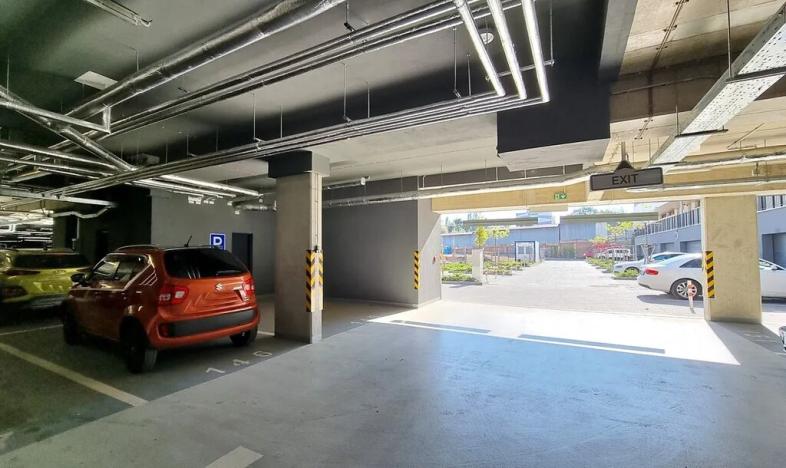 Pronájem garážového stání, Brno, U Červeného mlýna, 13 m2