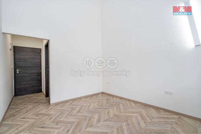 Pronájem obchodního prostoru, Okrouhlo, 1076 m2