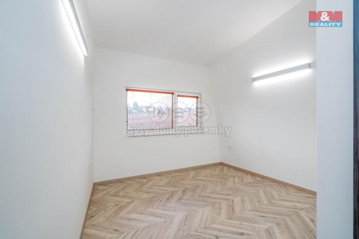 Pronájem obchodního prostoru, Okrouhlo, 1076 m2