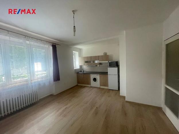 Pronájem bytu 1+kk, Praha - Prosek, Nad Krocínkou, 33 m2