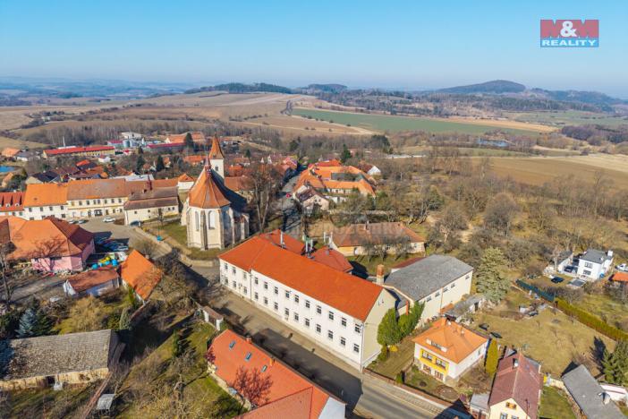 Prodej výrobních prostor, Načeradec, Zámecké náměstí, 1800 m2