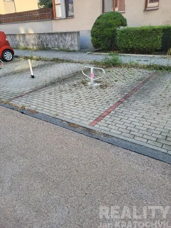 Pronájem garážového stání, Praha - Zbraslav, Faltysova, 11 m2