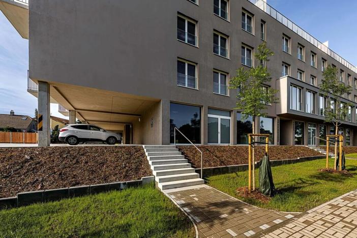 Prodej obchodního prostoru, Praha - Hostavice, Českobrodská, 100 m2