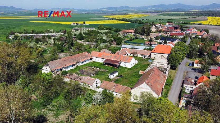 Prodej zemědělské usedlosti, Počedělice, 2500 m2