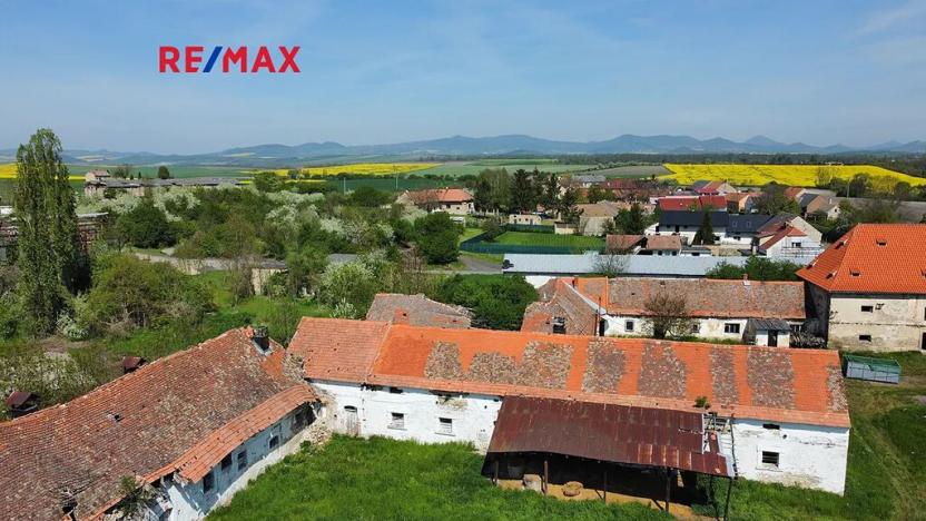 Prodej zemědělské usedlosti, Počedělice, 2500 m2