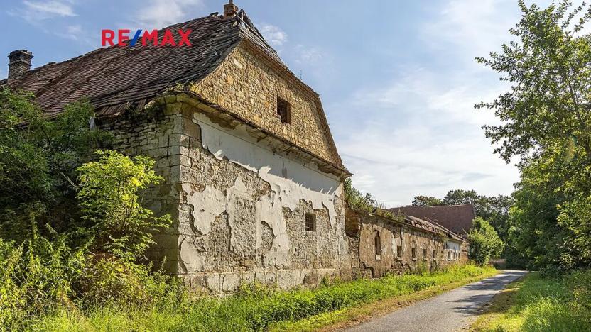 Prodej zemědělského objektu, Počedělice, 2500 m2