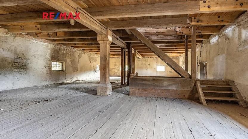 Prodej zemědělského objektu, Počedělice, 2500 m2